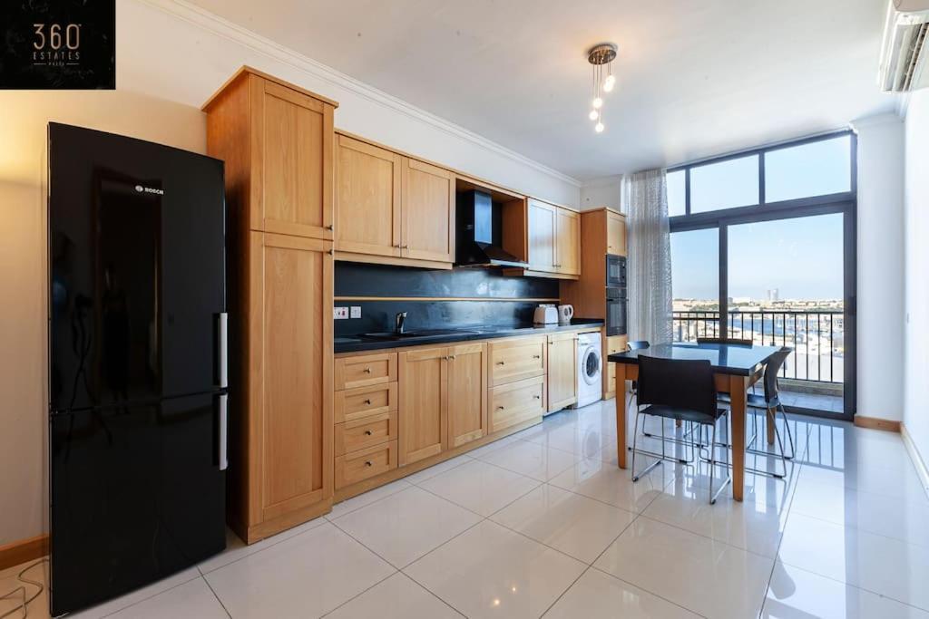 Comfortable Penthouse, Served With Lift, Wifi & Ac By 360 Estates Gzira Εξωτερικό φωτογραφία