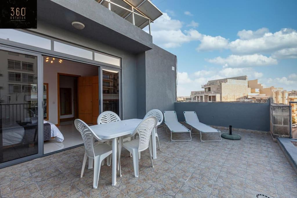 Comfortable Penthouse, Served With Lift, Wifi & Ac By 360 Estates Gzira Εξωτερικό φωτογραφία